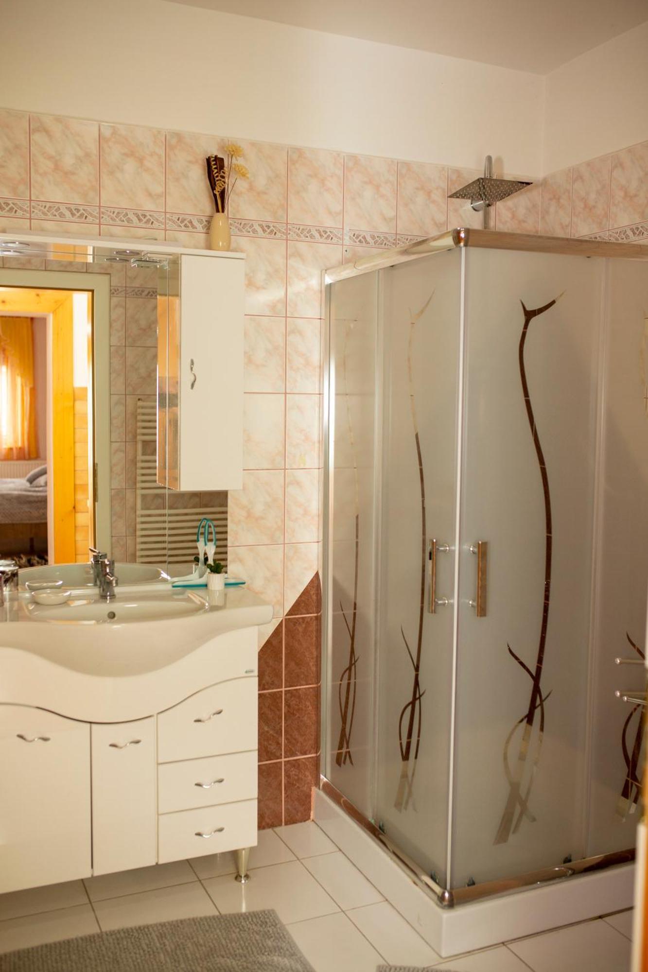 Hürkecz Apartmanház Héviz Zewnętrze zdjęcie